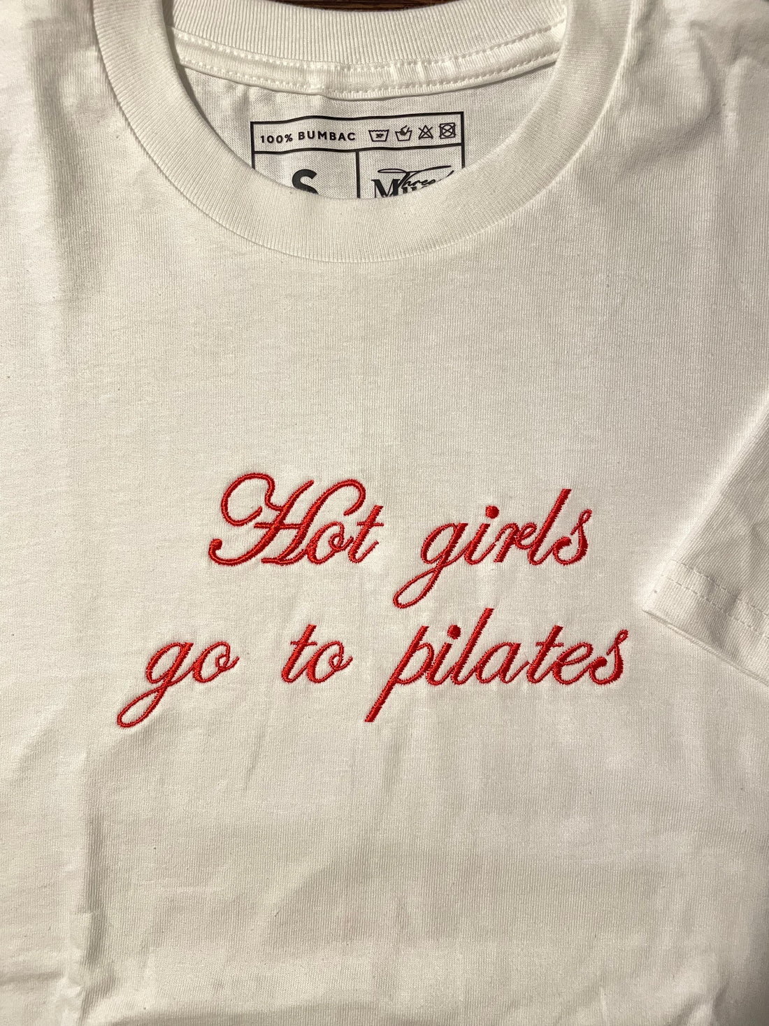 Ce înseamnă broderie digitală și de ce merită să o porți