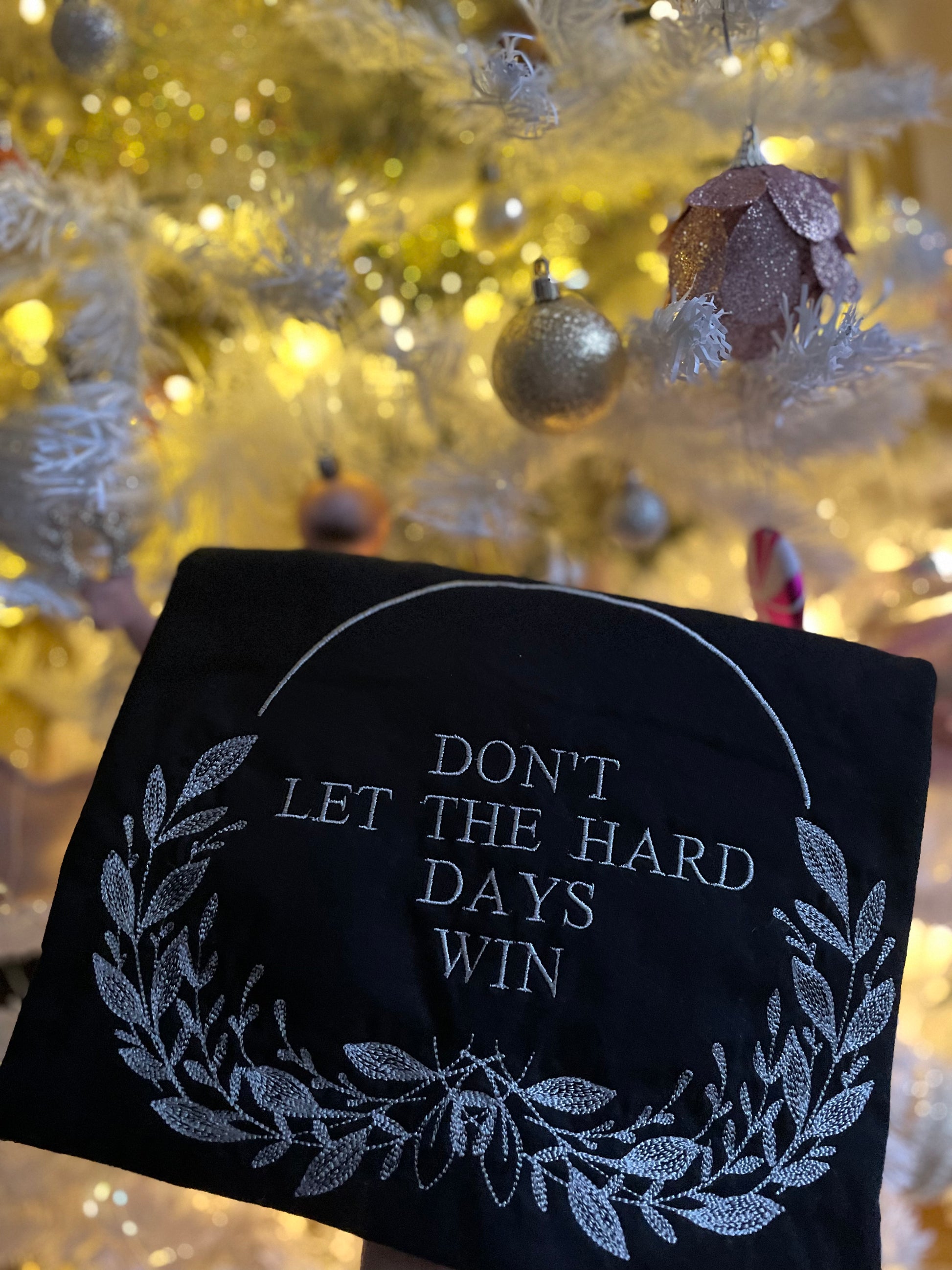 Hard days tricou ACOTAR - Thread Muse